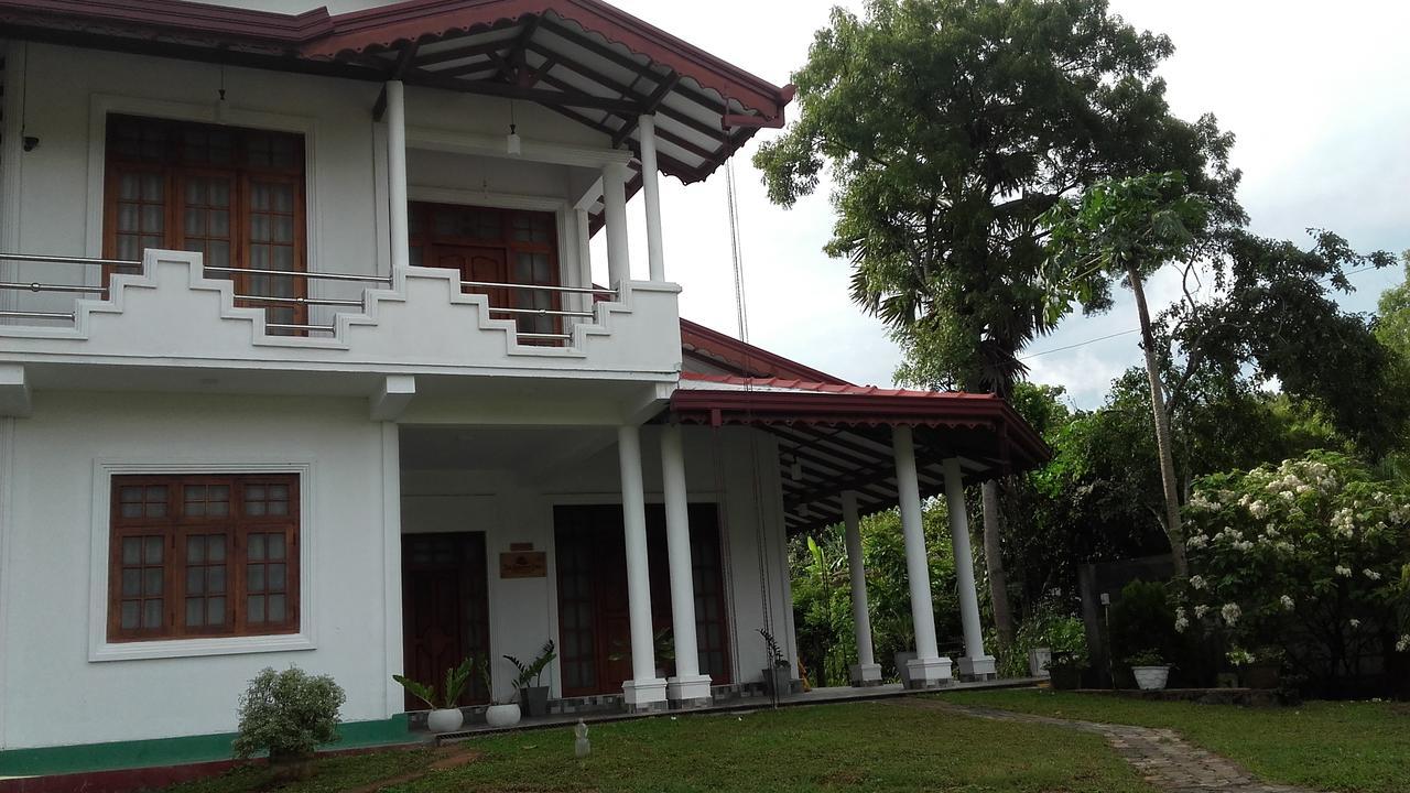 The European Gate - Anuradhapura Villa Exterior photo
