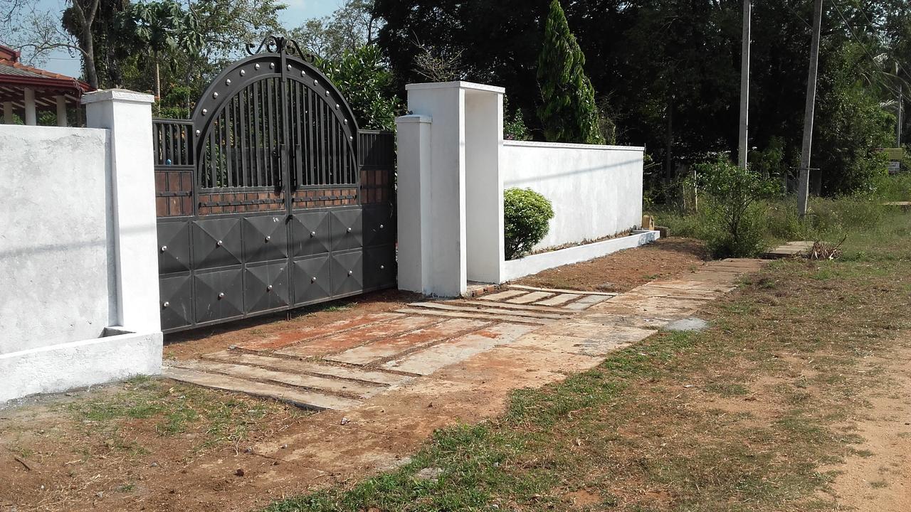 The European Gate - Anuradhapura Villa Room photo