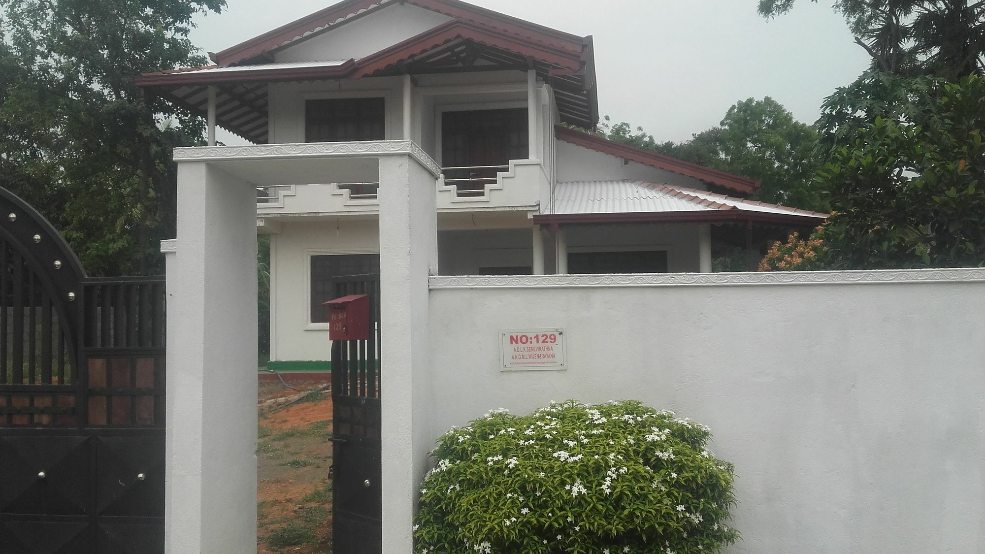 The European Gate - Anuradhapura Villa Exterior photo