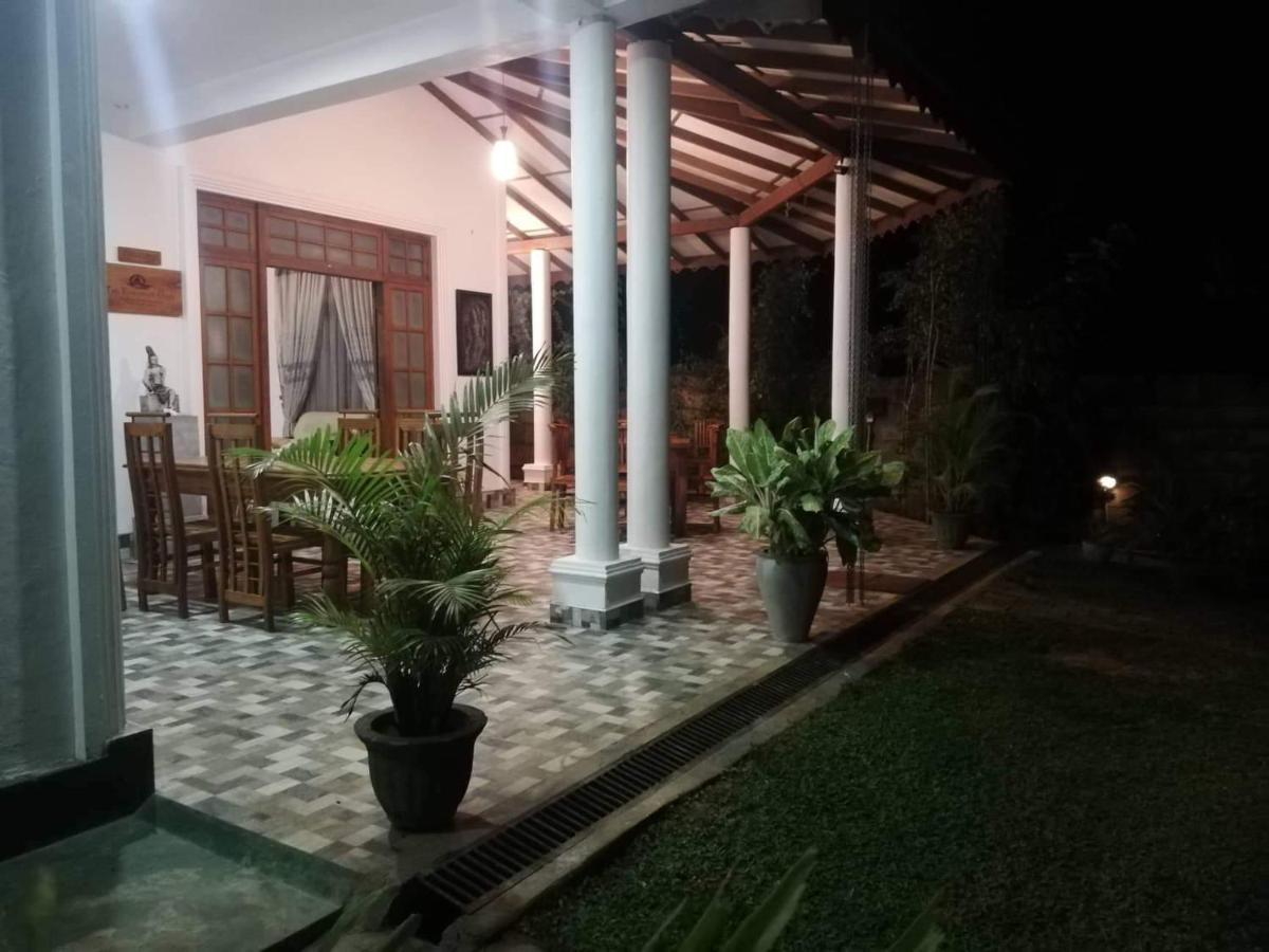 The European Gate - Anuradhapura Villa Exterior photo